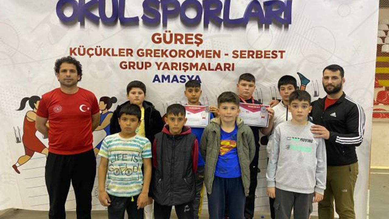 Minik Güreşçiler, Türkiye Şampiyonası'na Katılmaya Hak Kazandılar