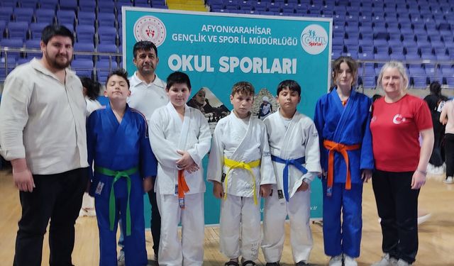 Gerzeli Sporcular Küçükler Türkiye Judo Şampiyonası için Afyonkarahisar'da