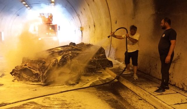 Yenikent Tünelinde Araç Alev Aldı: Yaralılar Hastaneye Sevk Edildi